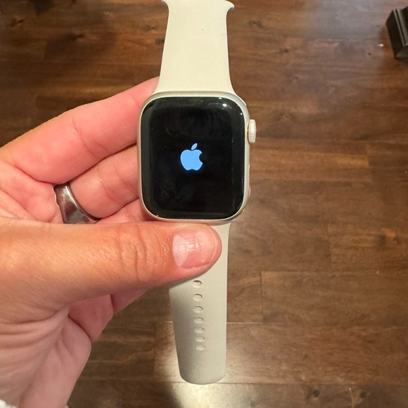 Apple Watch Series 9 with cellular - color Starlight - 41mm - Picture 4 of 4